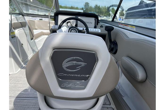 2024 CROWNLINE E220 XS CR-24-02