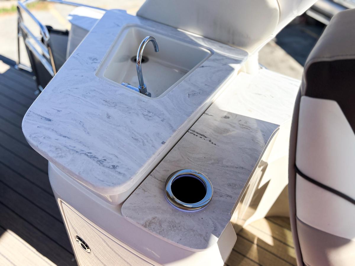 2026 Avalon 2585 Excalibur LTD ELITE WINDSHIELD HONDA BF250