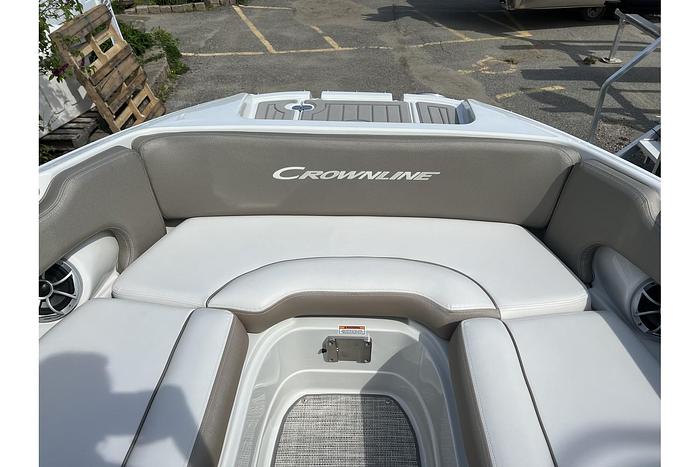 2024 CROWNLINE E220 XS CR-24-02