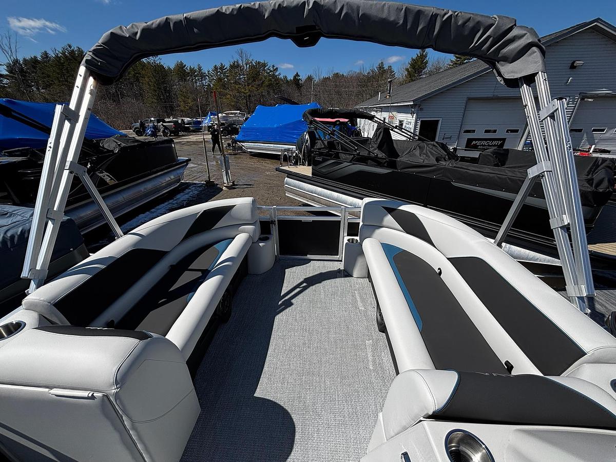 2026 Avalon 2185 VEN RF TRI