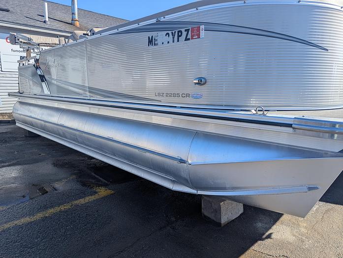 Used 2018 Avalon 2285 LSZ Cruise