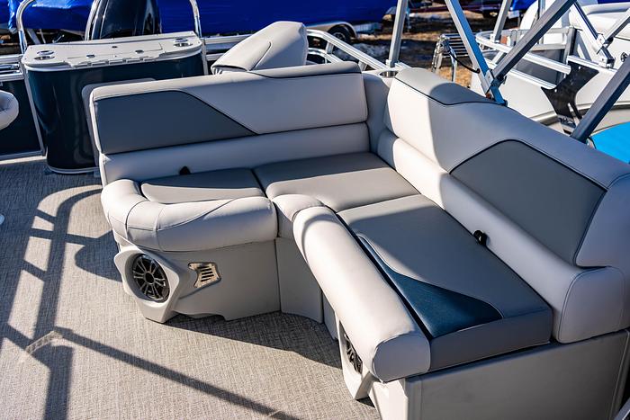 Avalon Venture 85-21' Rear Fish