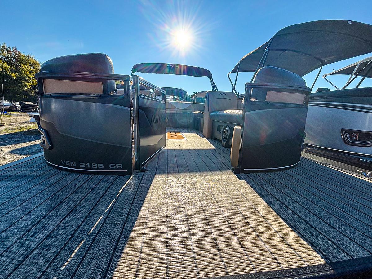 2026 Avalon 2185 VENTURE CR TRITOON