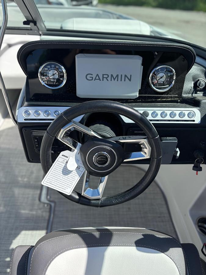 2027 Crownline E220XS