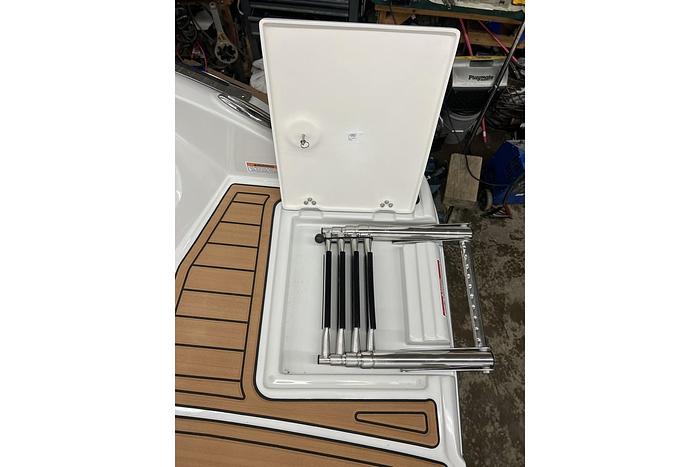 2024 CROWNLINE 240 SS CR-24-03