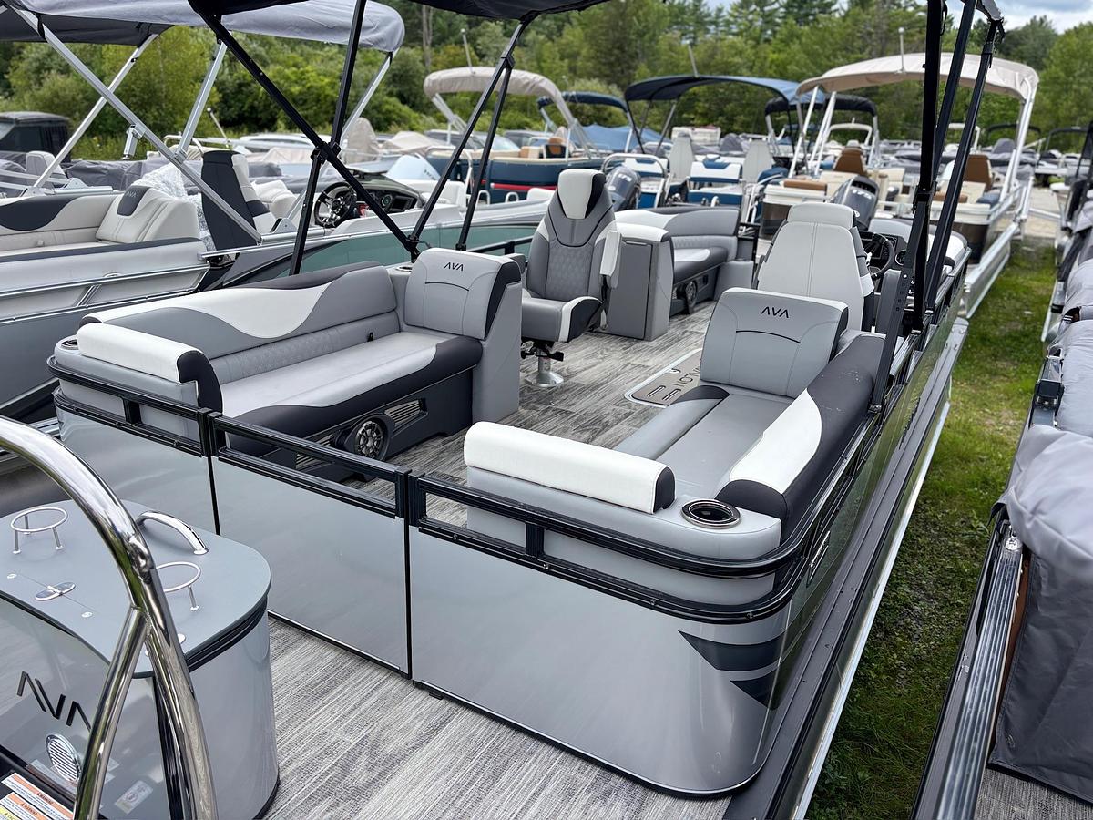 AV-26-35 2385 V85 QUAD LOUNGE TRITOON