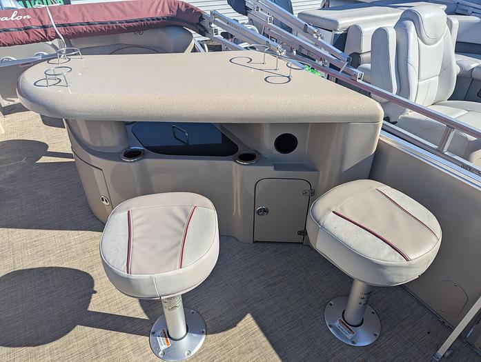 Used 2015 Avalon 2527 Catalina Entertainer