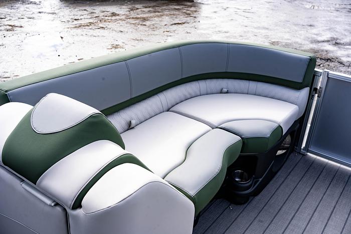 2025 Avalon 2385 Quad Lounger Shift