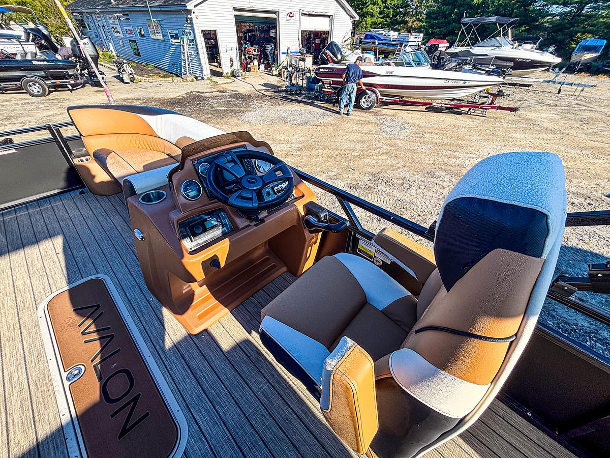 2026 Avalon 2185 VENTURE CR TRITOON