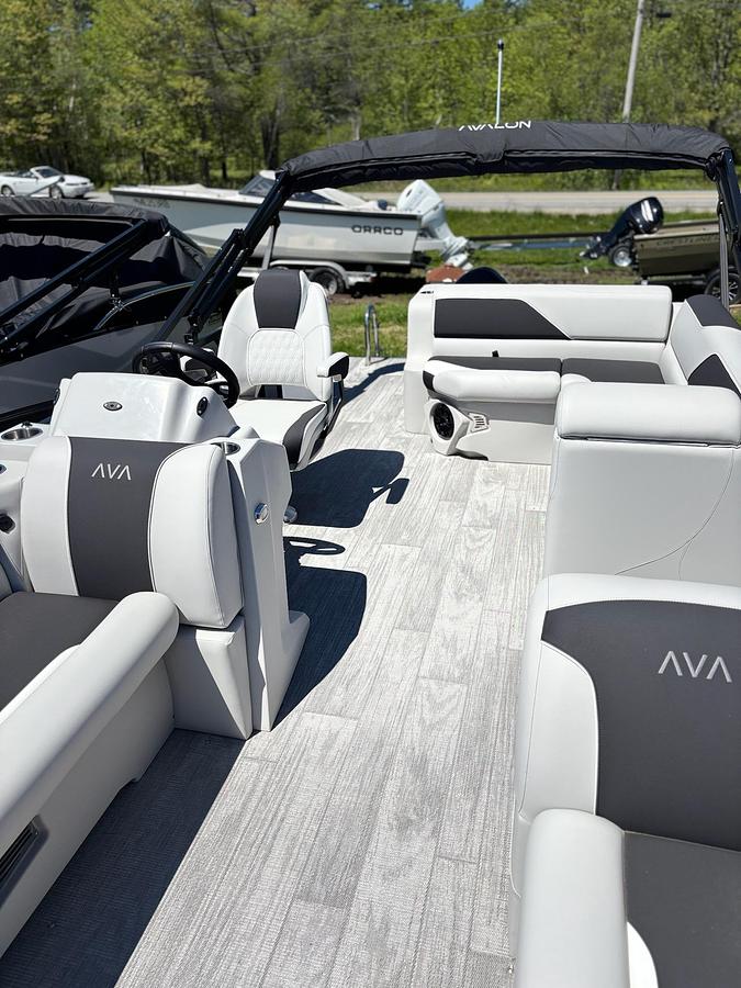 2026 Avalon 2180 VENTURE CRB