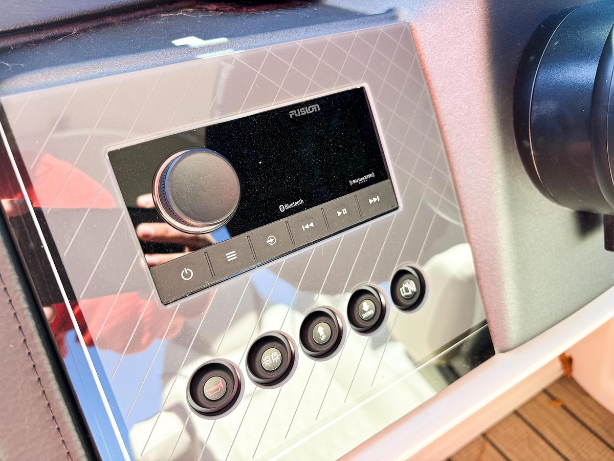 2026 Avalon 2585 Excalibur LTD ELITE WINDSHIELD HONDA BF250