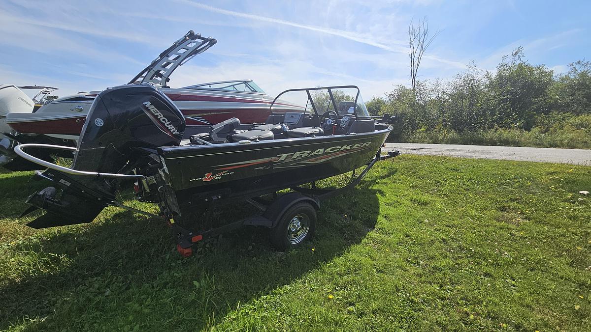 Used 2024 Tracker Pro-Guide V-16 WT