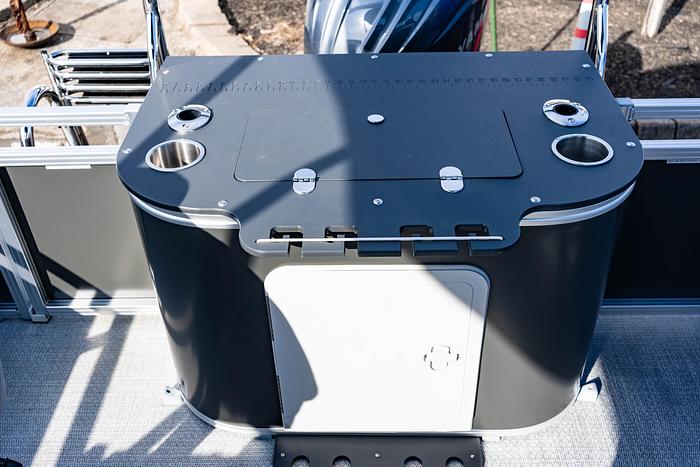 Avalon Venture 85 - 23' Center Console Fish