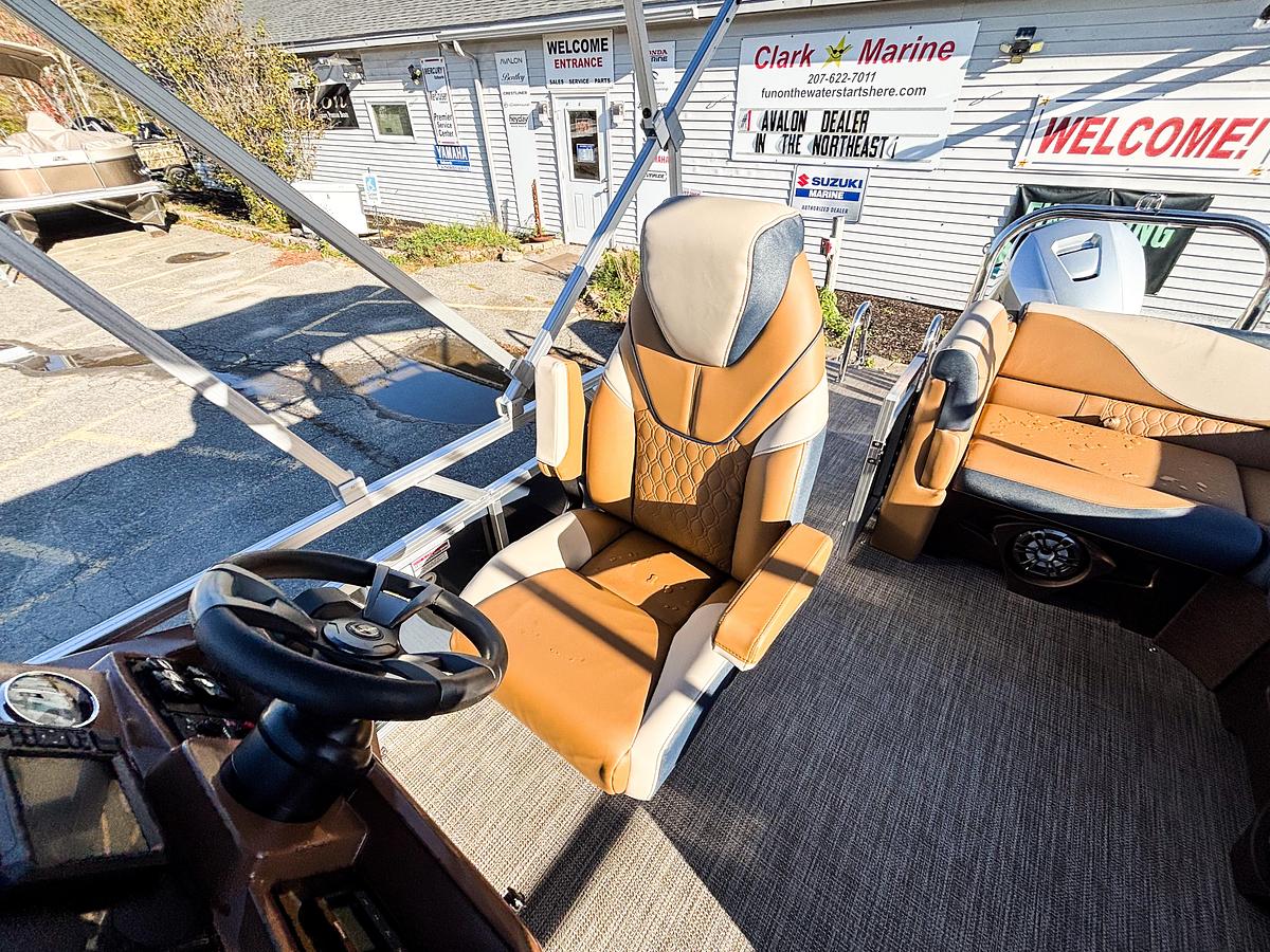 2026 Avalon 1980 VEN CR TRITOON