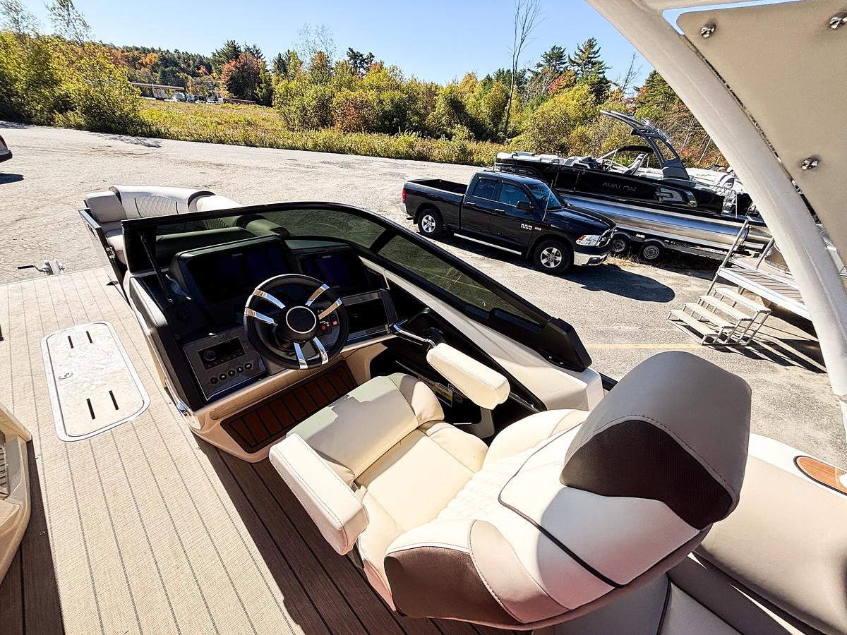 2026 Avalon 2585 Excalibur LTD ELITE WINDSHIELD HONDA BF250