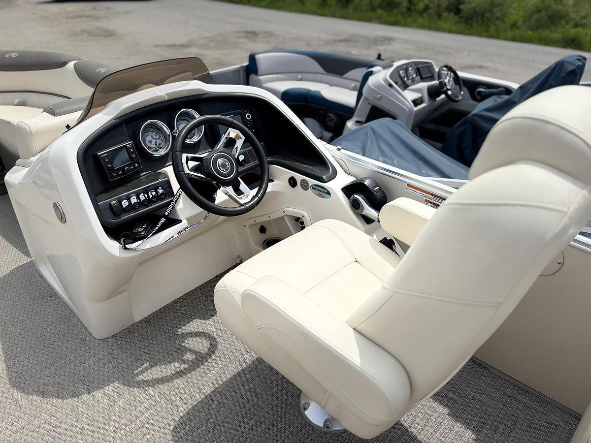 Used 2020 Avalon Avalon 2385 CATALINA QL