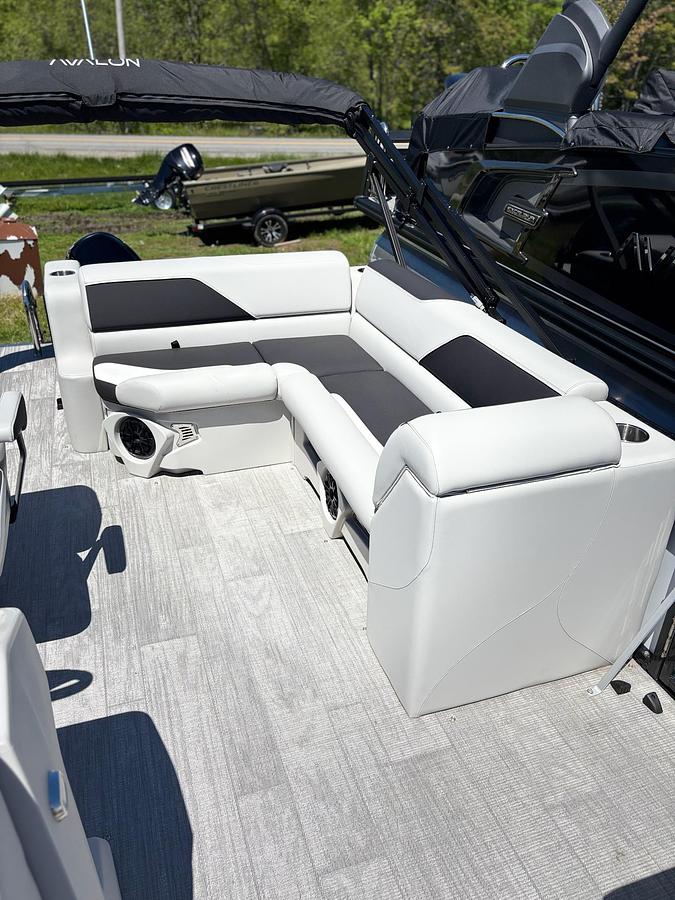 2026 Avalon 2180 VENTURE CRB