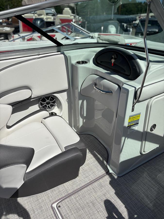 2027 Crownline E220XS