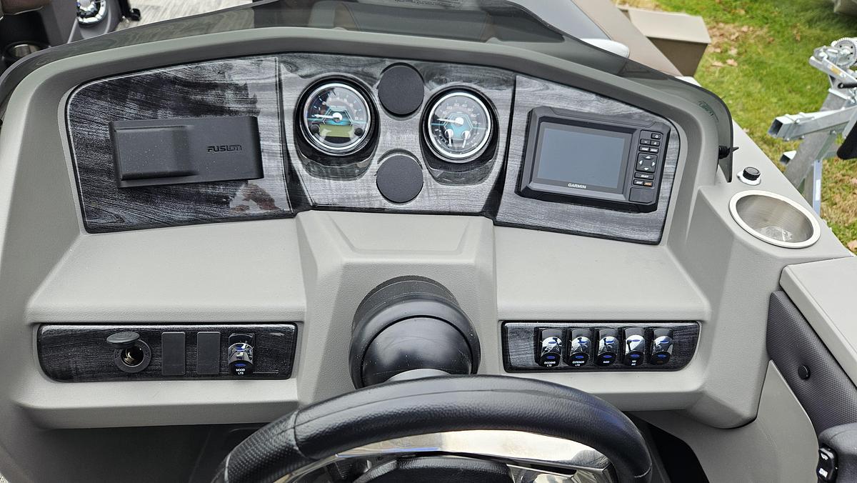 2026 Avalon 2385 LSZ EL TRITOON MERC 200