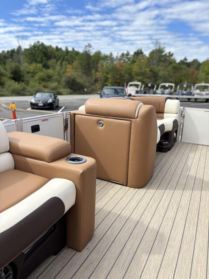 2026 Avalon 2385 Catalina Versatile Rear Lounge