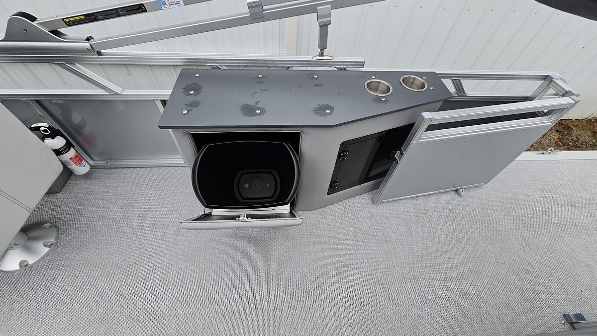 2026 Avalon 2385 LSZ ELITE TRITOON HONDA BF200