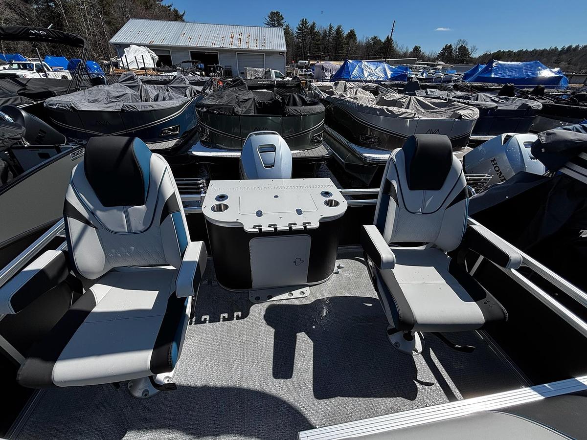 2026 Avalon 2185 VEN RF TRI