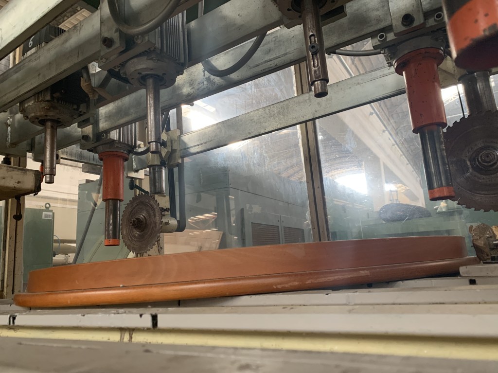 Usato 1996 Foratrice – troncatrice verticale per tavoli