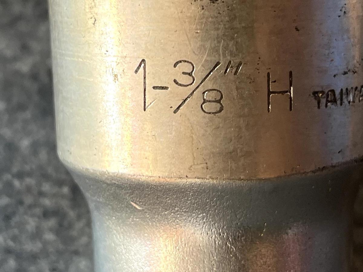 Used 1-Inch Drive 1-3/8-Inch Shallow 12 -Pointt Socket 60509