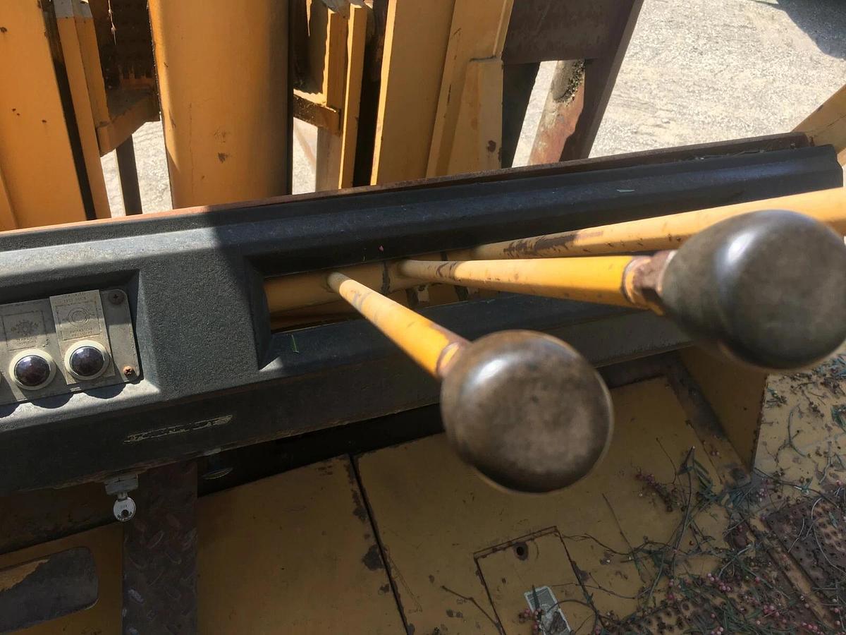 Used CATERPILLAR V300, 30,000 LBS CAP. PNEUMATIC FORKLIFT- USED, GOOD RUNNING