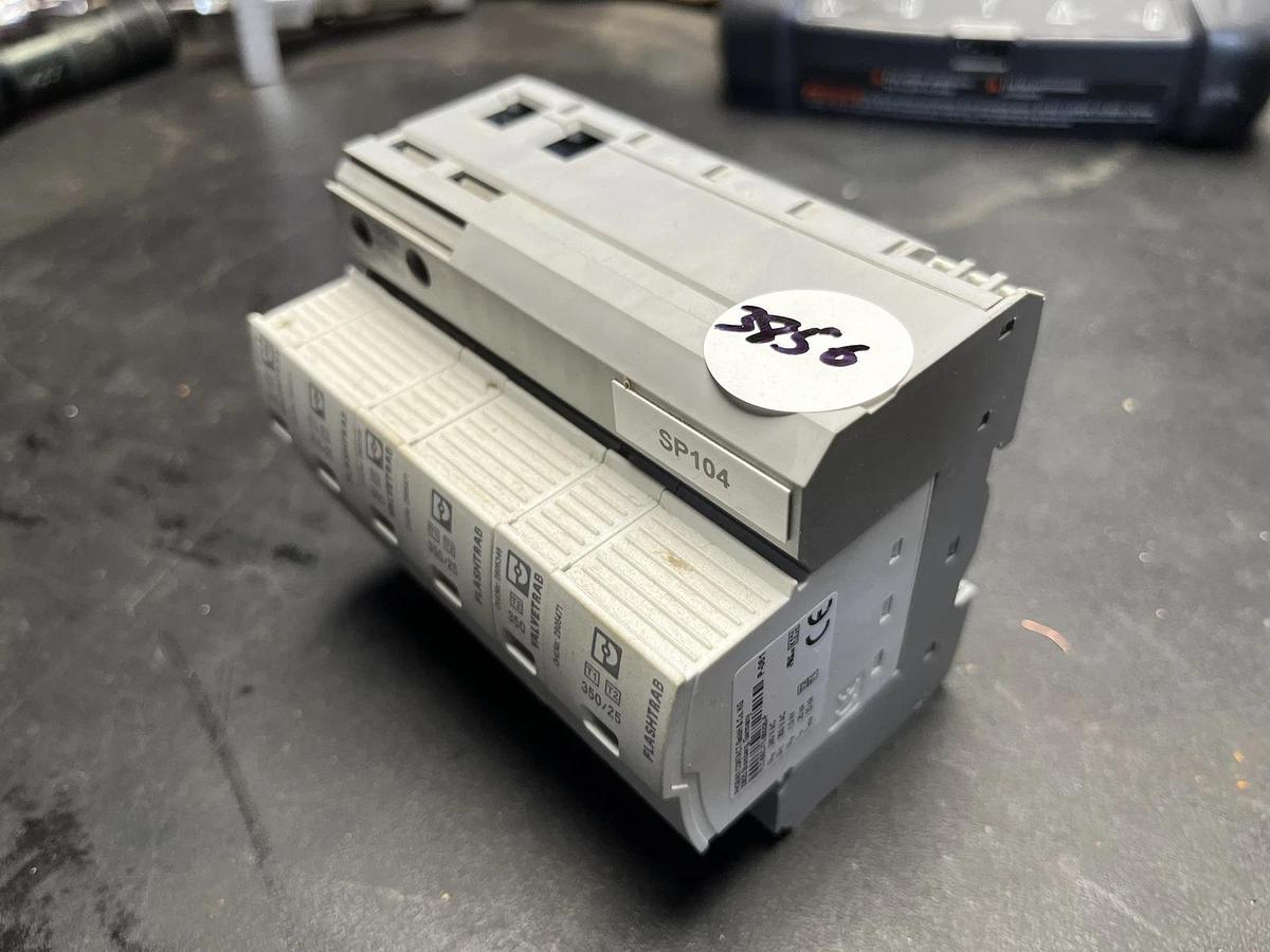 Used Phoenix Contact FLT-SEC-T1+T2-3S-350/25-FM 2905470