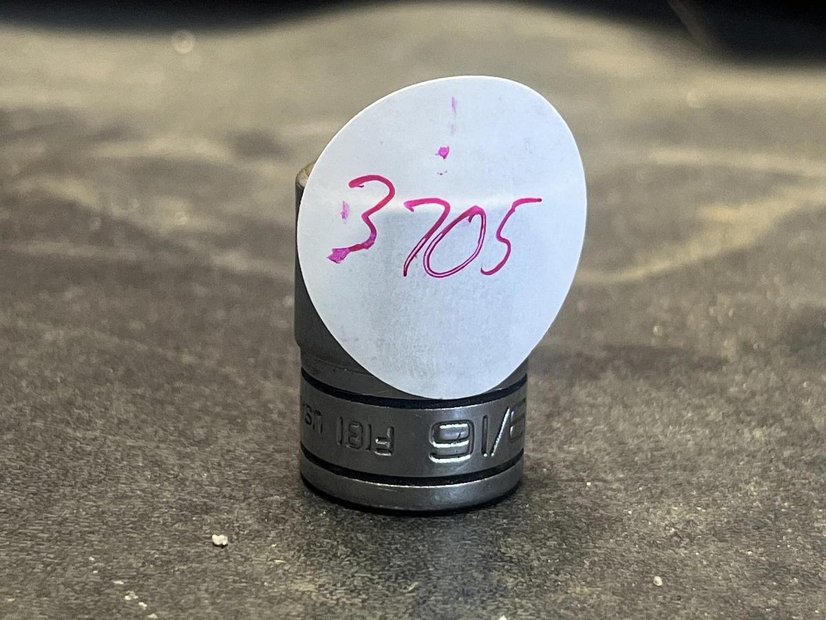 Used Snap on Tools F181 9/16" SAE Flank Drive Shallow Socket 3/8" Drive 12 Point USA