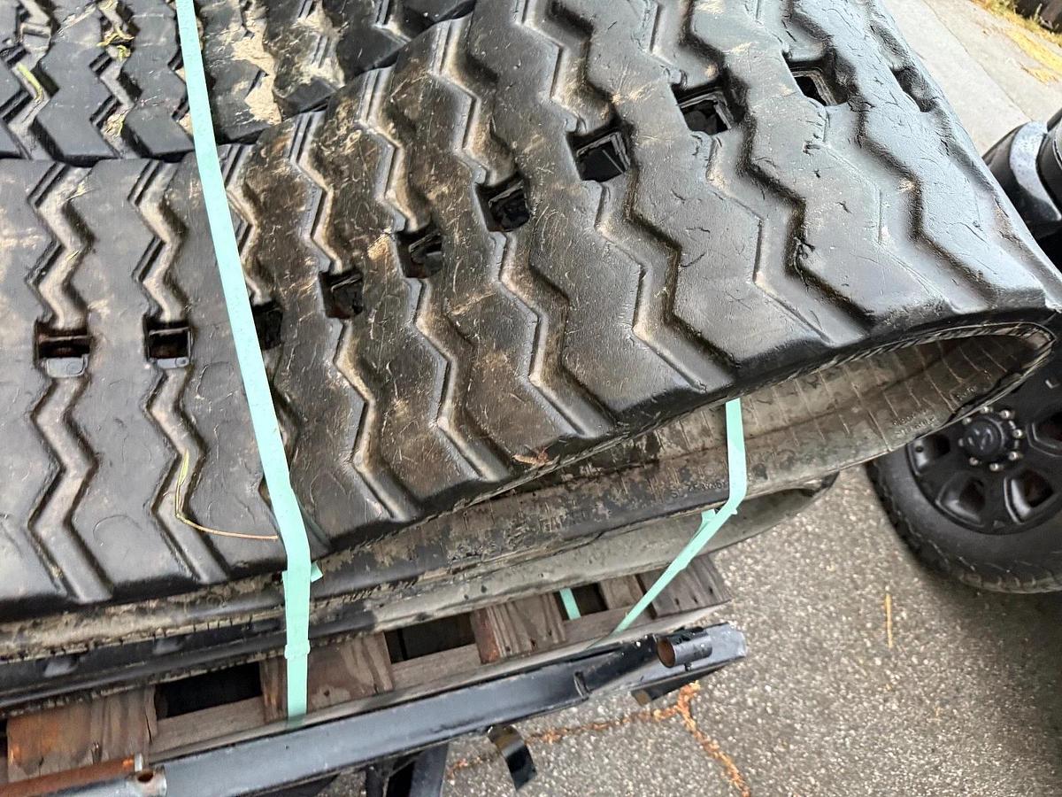 Used 18" Camso Heavy Duty Camso SD Pattern  CTL Rubber Track Used 450x 86 x 55