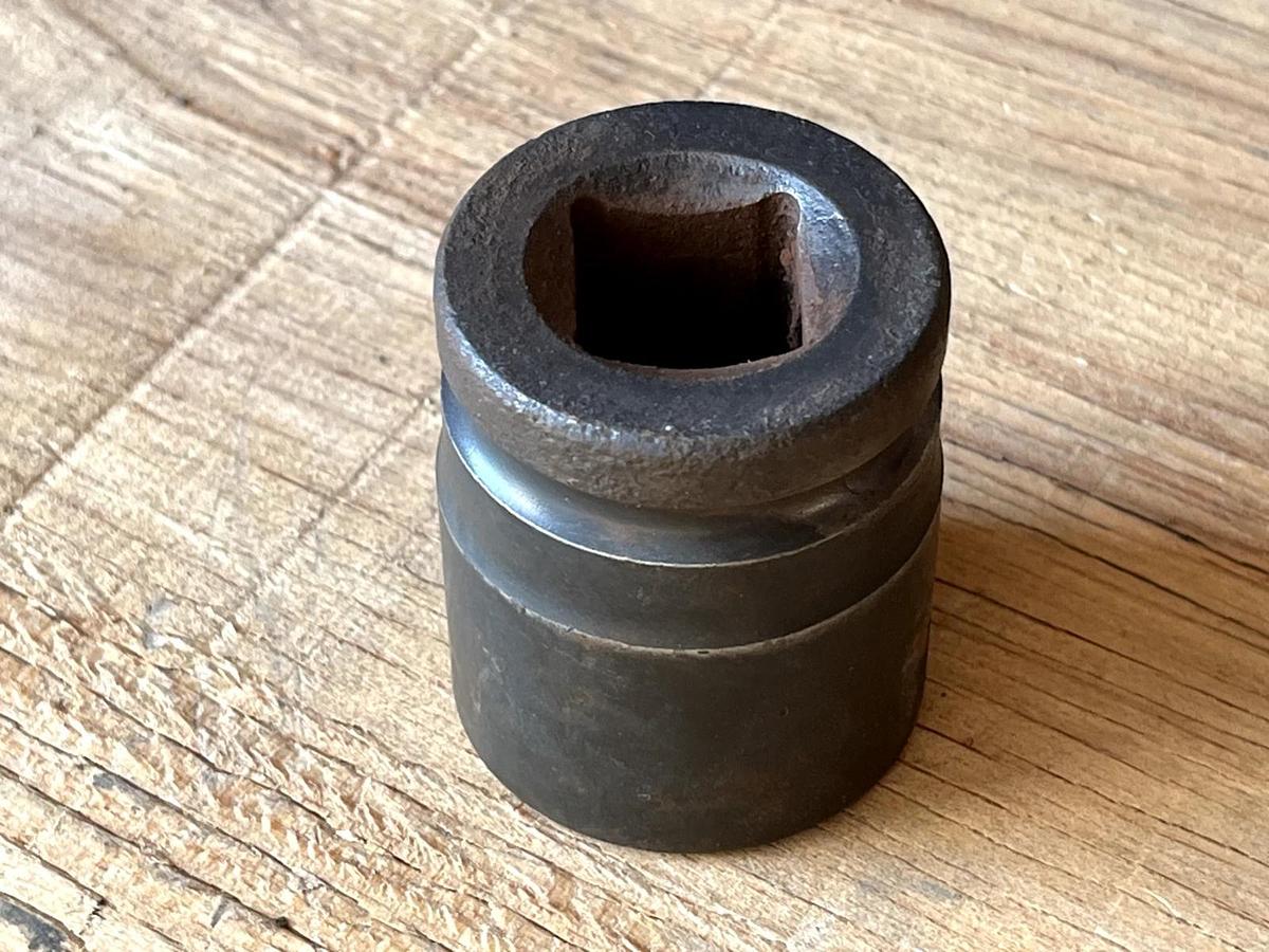 Used 1-1/4" socket. Taiwan made 3/4" drive