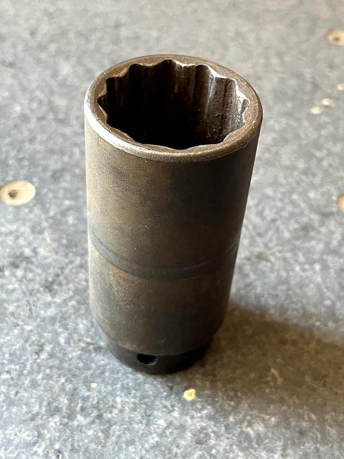 Used 1/2" Drive x 32mm  - 12 Point GRY-2132MD