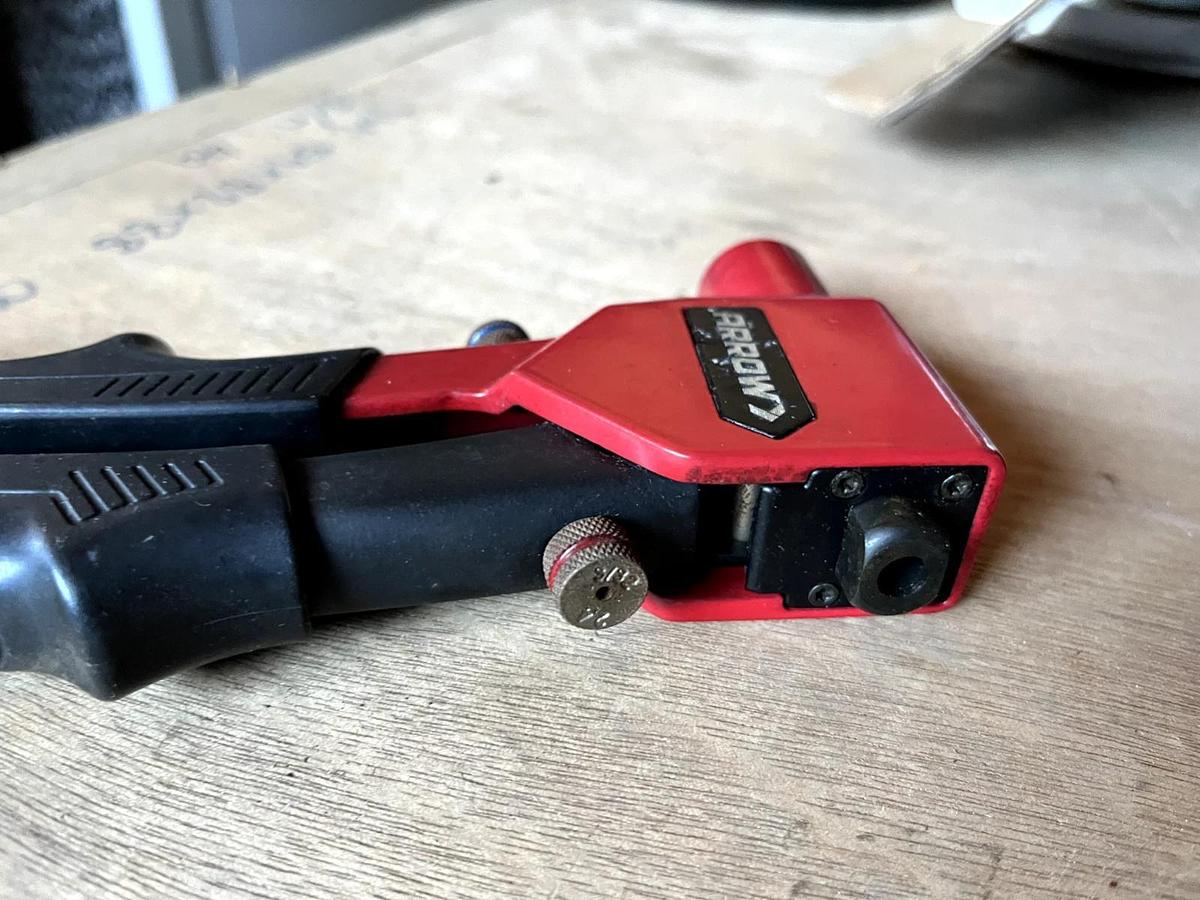 Used Arrow One Handed Riveter Tool Riveting Gun - Model RT188M