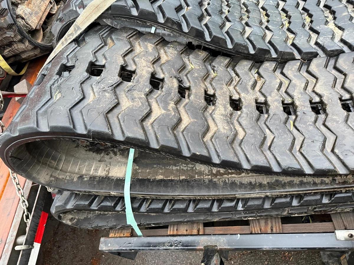 Used 18" Camso Heavy Duty Camso SD Pattern  CTL Rubber Track SD4508658 Fits Cat 289D