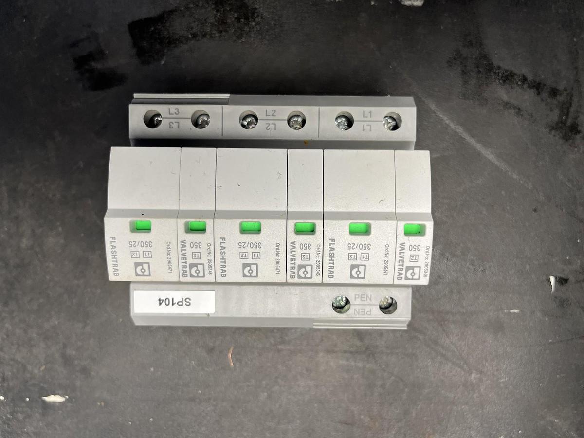 Used Phoenix Contact FLT-SEC-T1+T2-3S-350/25-FM 2905470