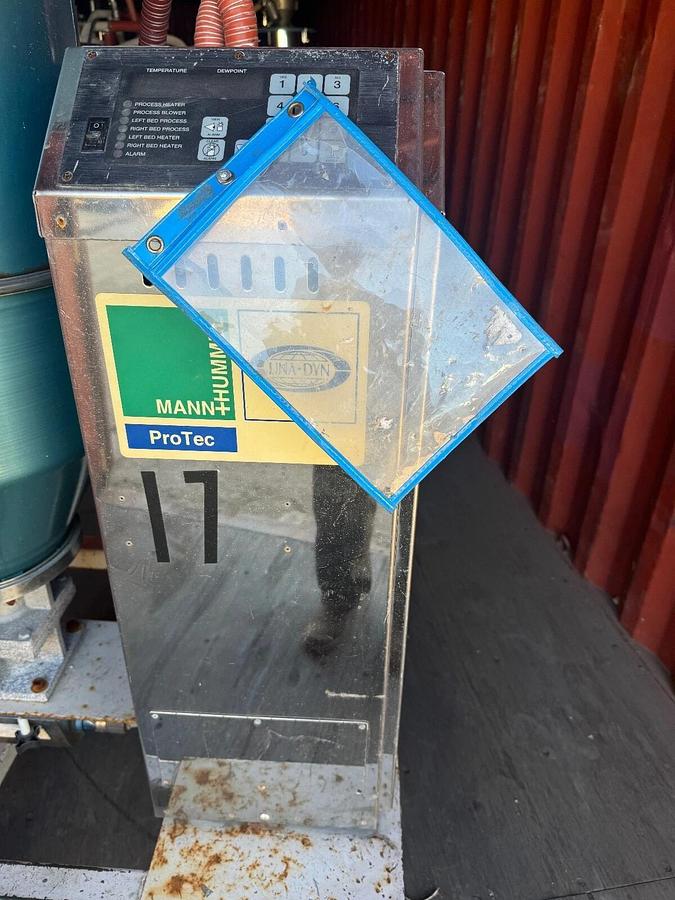 Used Una-Dyn 30 CFM Desiccant Dryer Model UDC-30 With 100# Solid Cone Hopeer