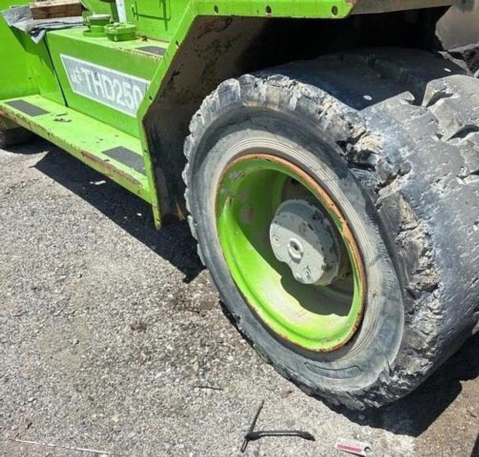 Used 2001 TAYLOR THD 250M 2 STAGE 25,000LB PNEUAMTIC DIESEL FORKLIFT