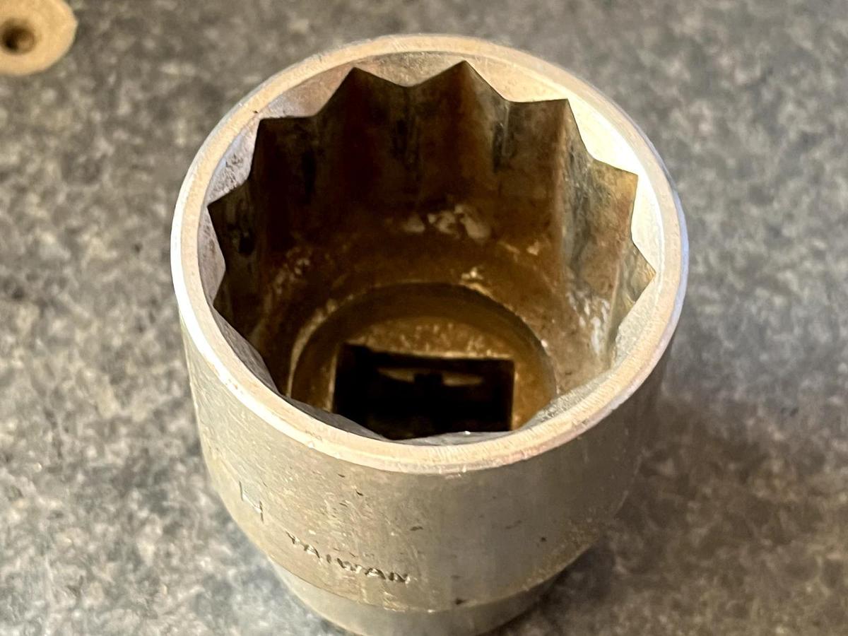 Used 1-Inch Drive 1-3/8-Inch Shallow 12 -Pointt Socket 60509
