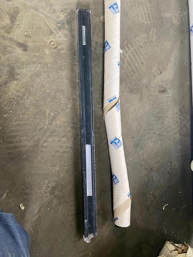 Used ELCO Track Lighting 2 Feet EP002B Black 120 Volt NIB NEW