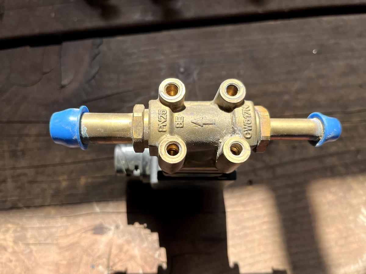 Used CAT® 4158186 (415-8186-03) VALVE SOLENOID - 24V