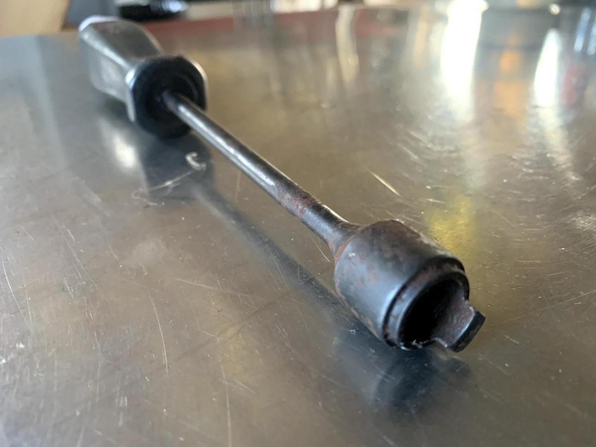 Used Snap On Black Hard Handle Brake Spring Remover Tool BT15