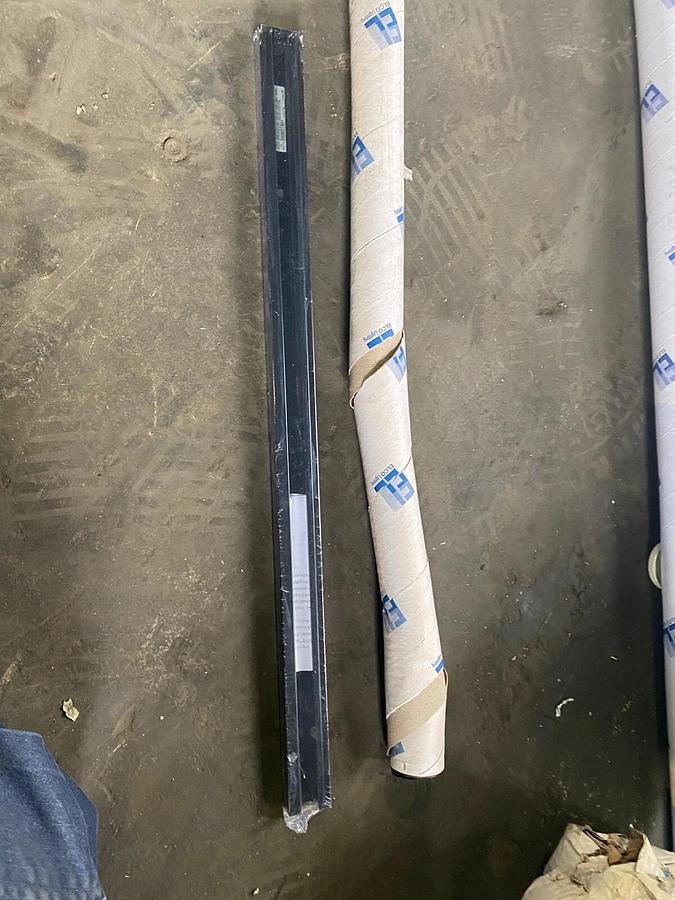 Used Elco Lighting Track EP004 Black Ceiling Light 48" Lights Lighting