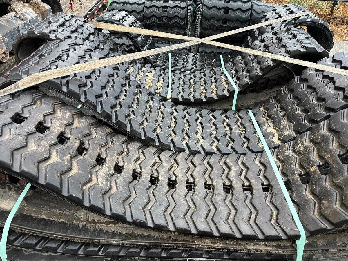 Used 18" Camso Heavy Duty Camso SD Pattern  CTL Rubber Track Used 450x 86 x 55