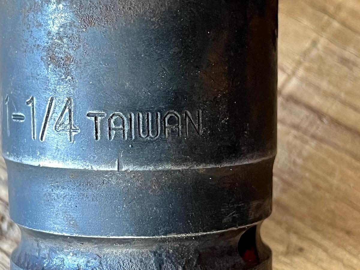 Used 1-1/4" socket. Taiwan made 3/4" drive