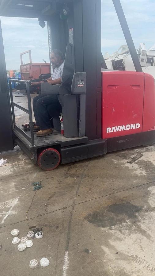 Used RAYMOND 960-CSR30T Man-Up Swing Reach Turret Truck Forklifts