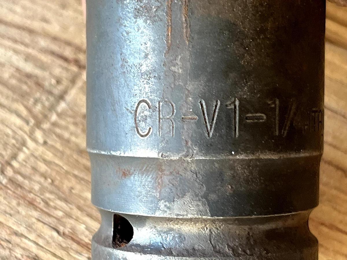 Used 1-1/4" socket. Taiwan made 3/4" drive
