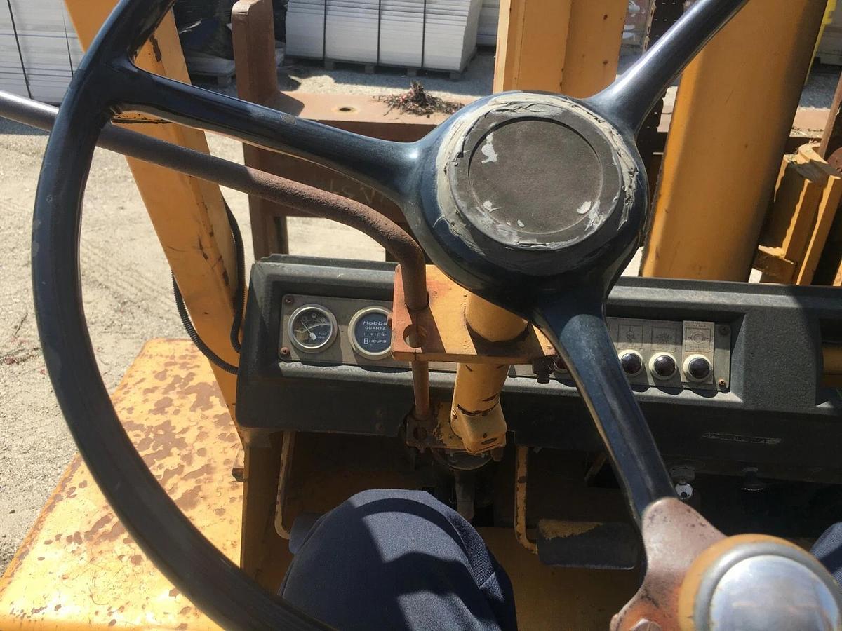 Used CATERPILLAR V300, 30,000 LBS CAP. PNEUMATIC FORKLIFT- USED, GOOD RUNNING