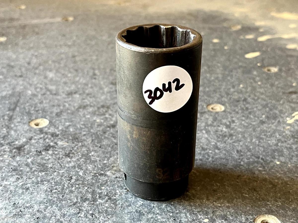 Used 1/2" Drive x 32mm  - 12 Point GRY-2132MD